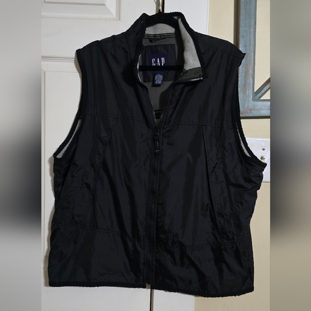 GAP Black Sleeveless Vest